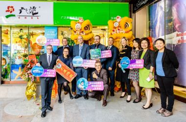 Lucky number 17! New Cairns and Great Barrier Reef Travel Shop opens in Guangzhou